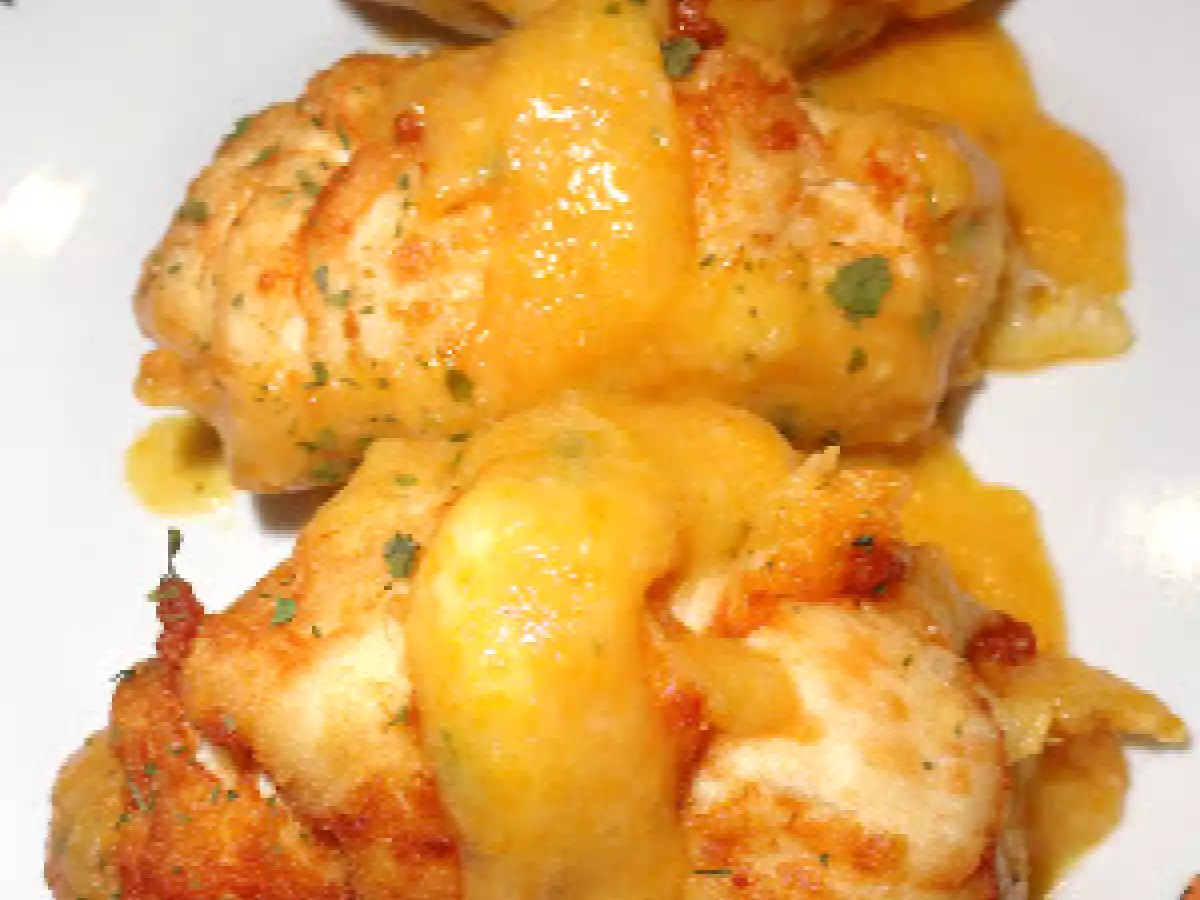 Rollitos de pollo y queso en salsa - foto 3