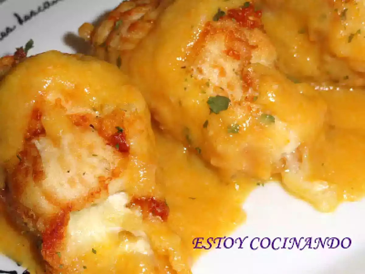 Rollitos de pollo y queso en salsa - foto 4