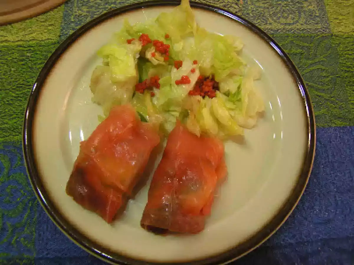 ROLLITOS DE SALMON CON ENSALADILLA