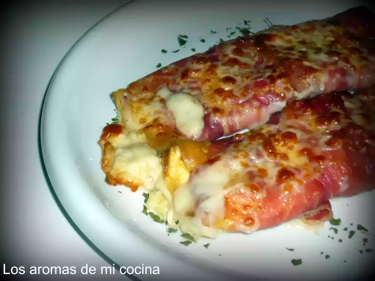 Rollitos de tortilla rellenos de queso y envueltos en jamón. - foto 2