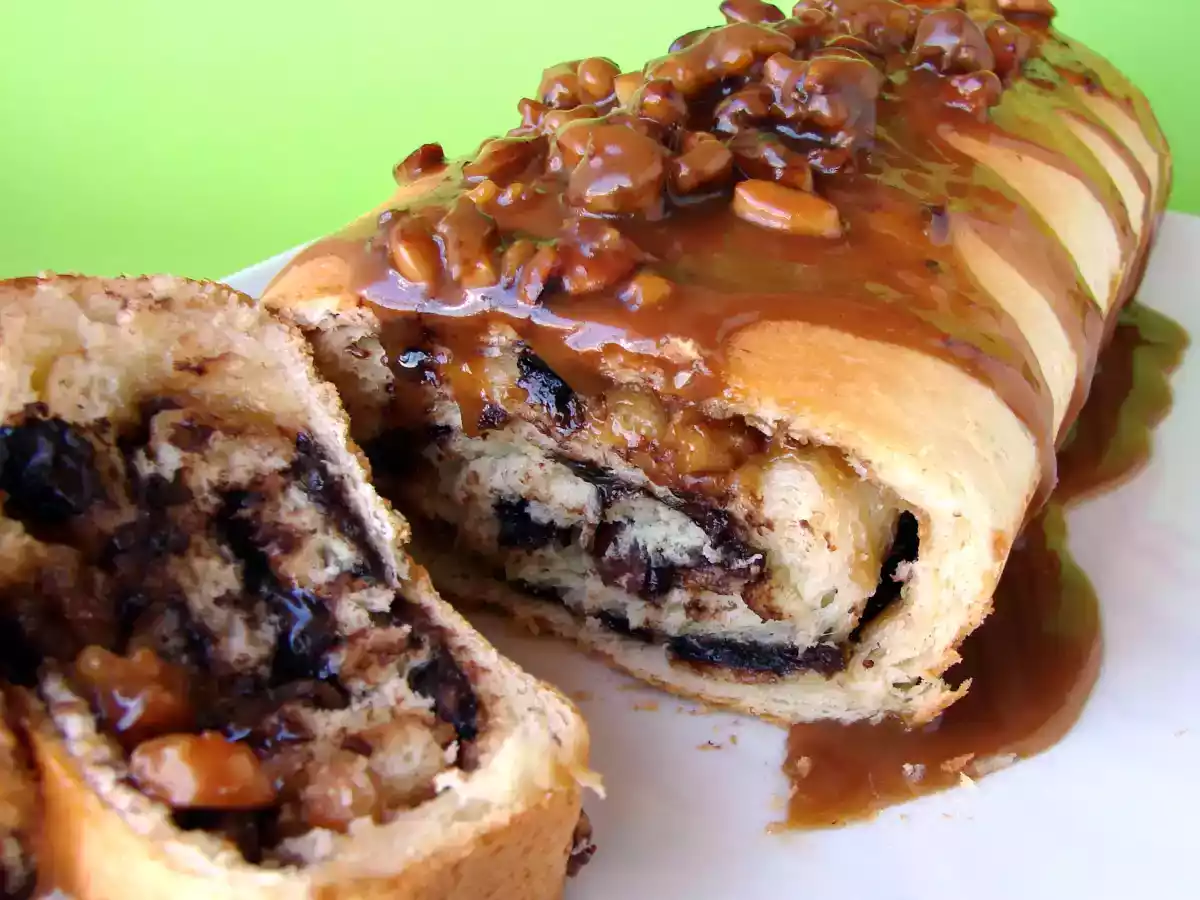 Rollo de frutos secos, chocolate y toffee