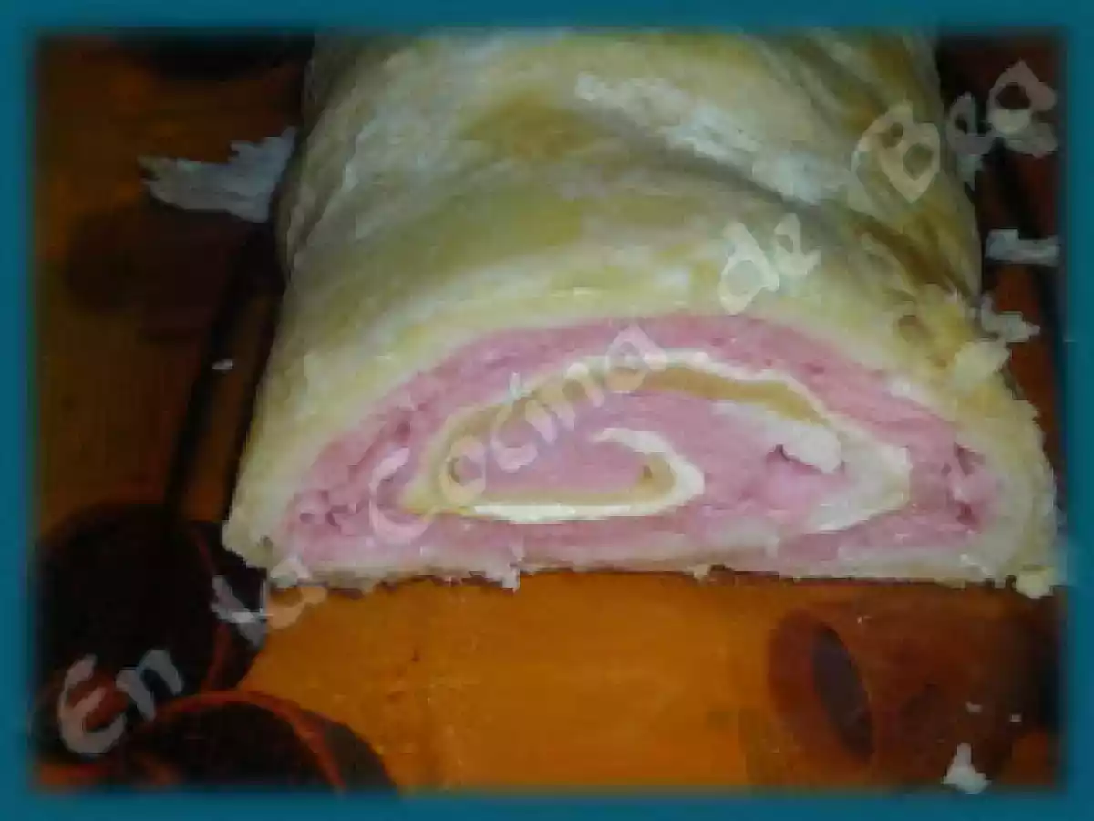 Rollo de hojaldre, jamón y queso