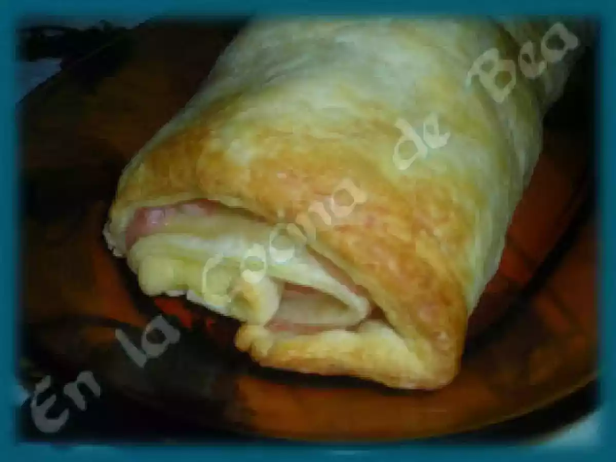 Rollo de hojaldre, jamón y queso - foto 2