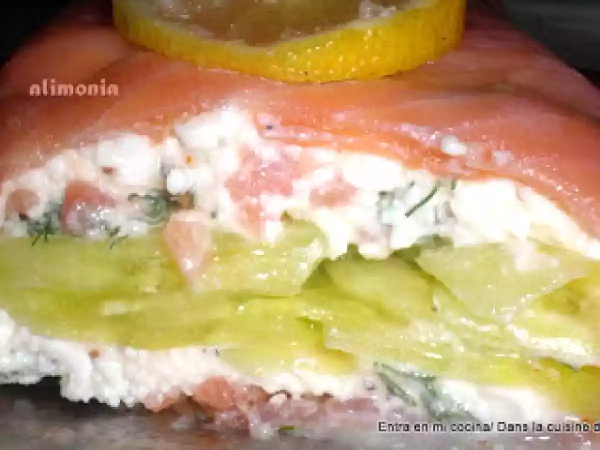 Rollo de salmon ahumado al queso fresco / Roulé de saumon fumé au fromage frais - foto 2