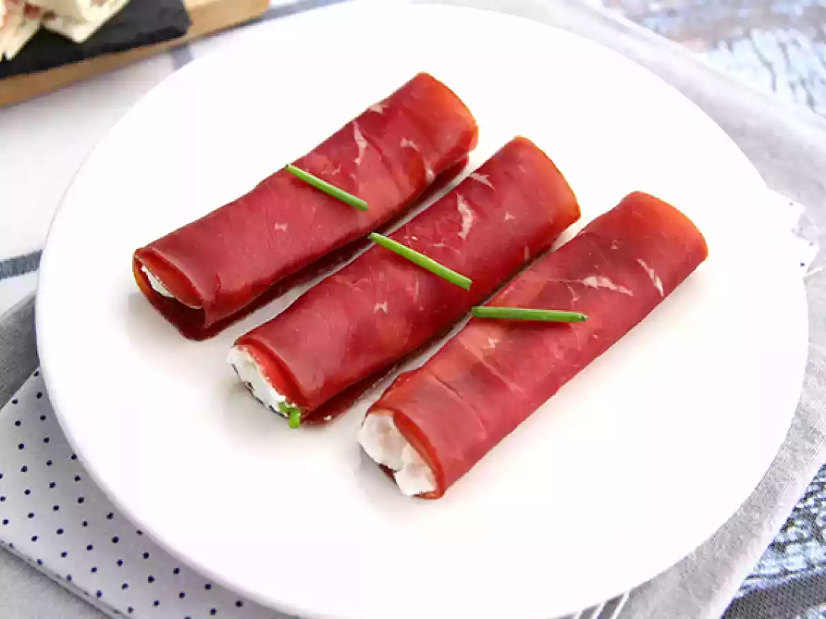 Rollos de lomo y queso de cabra para el aperitivo