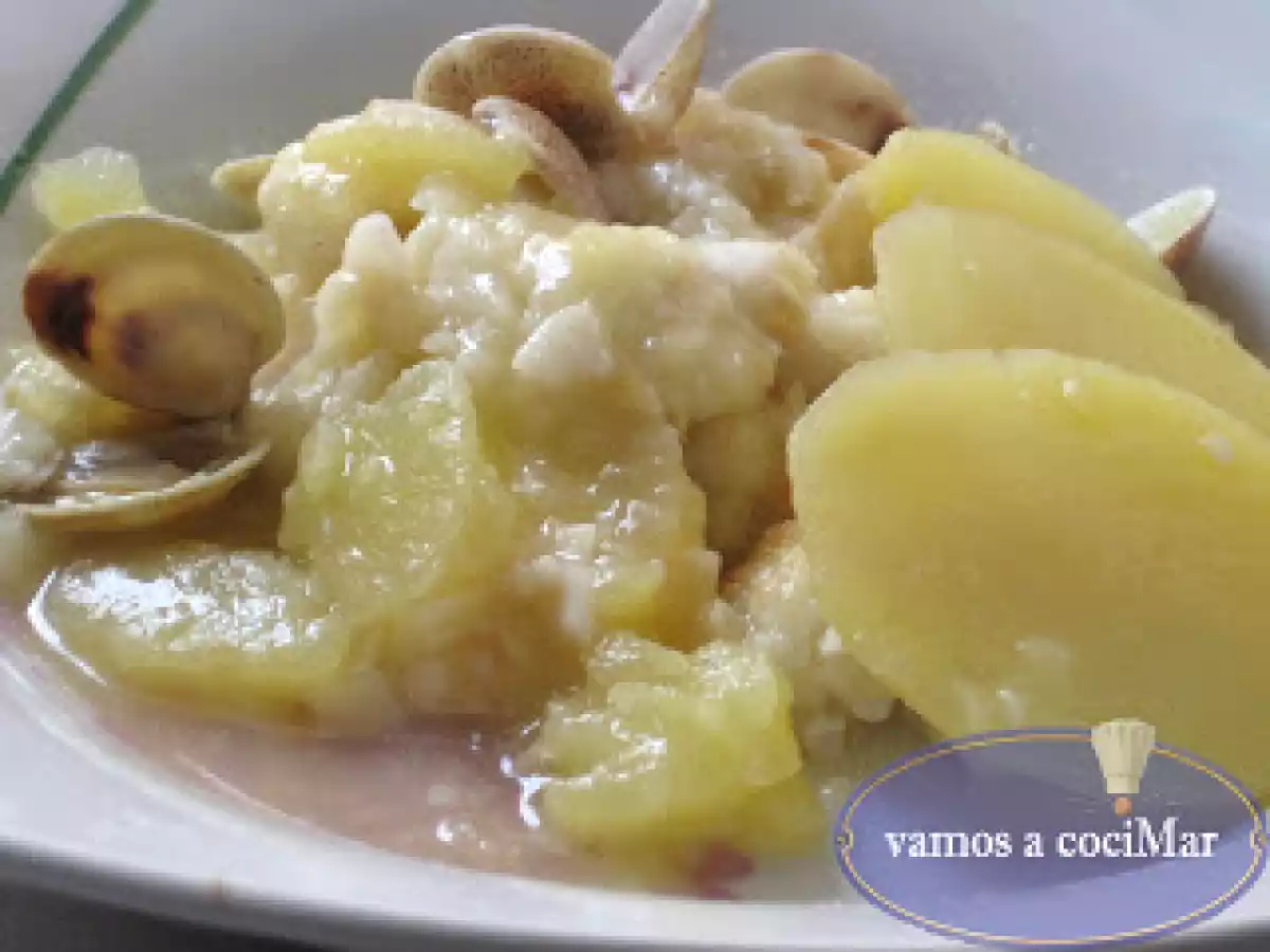Rosada con almejas y patatas