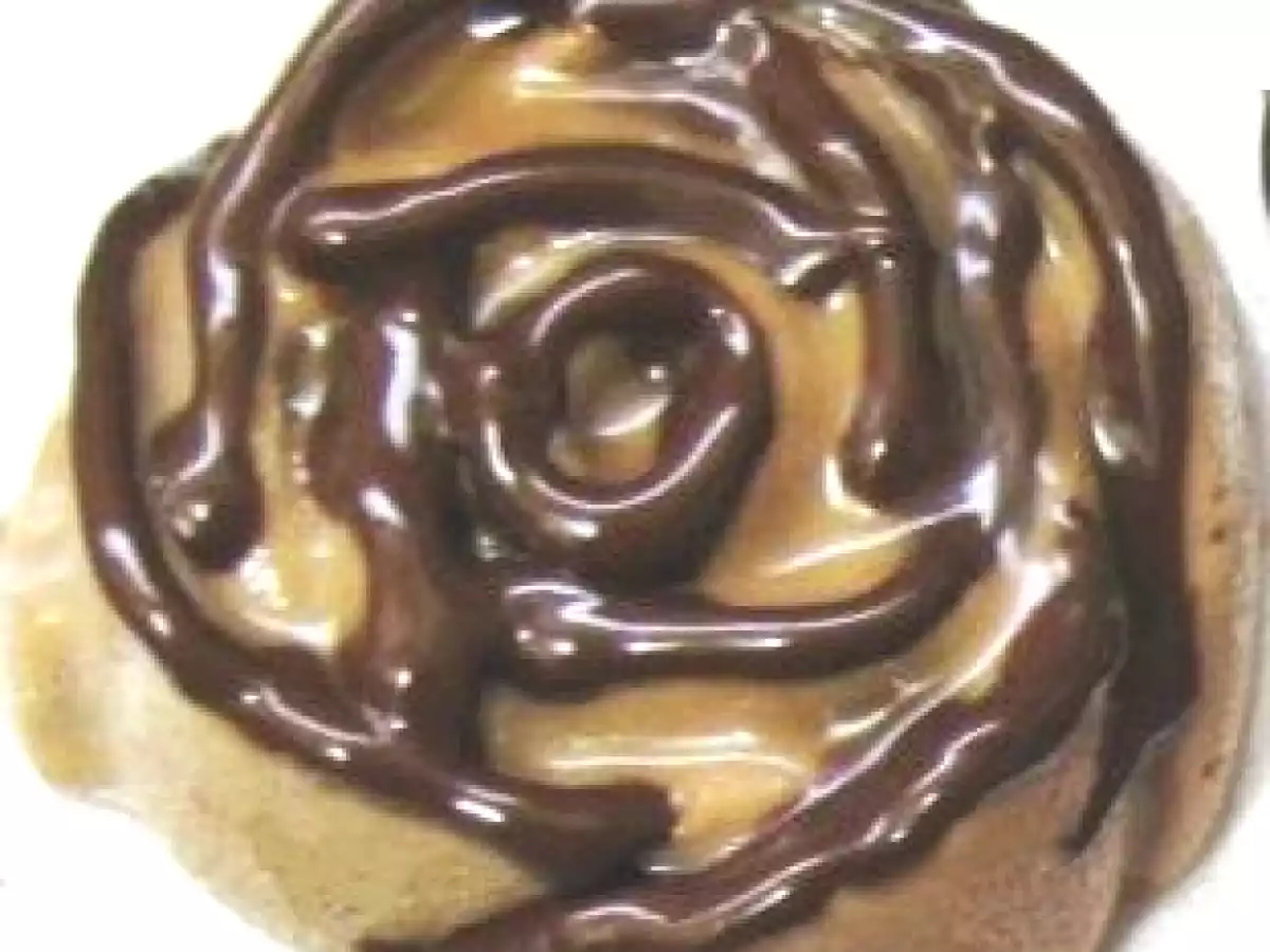 ROSAS DE FILIPINOS BLANCOS Y CHOCOLATE