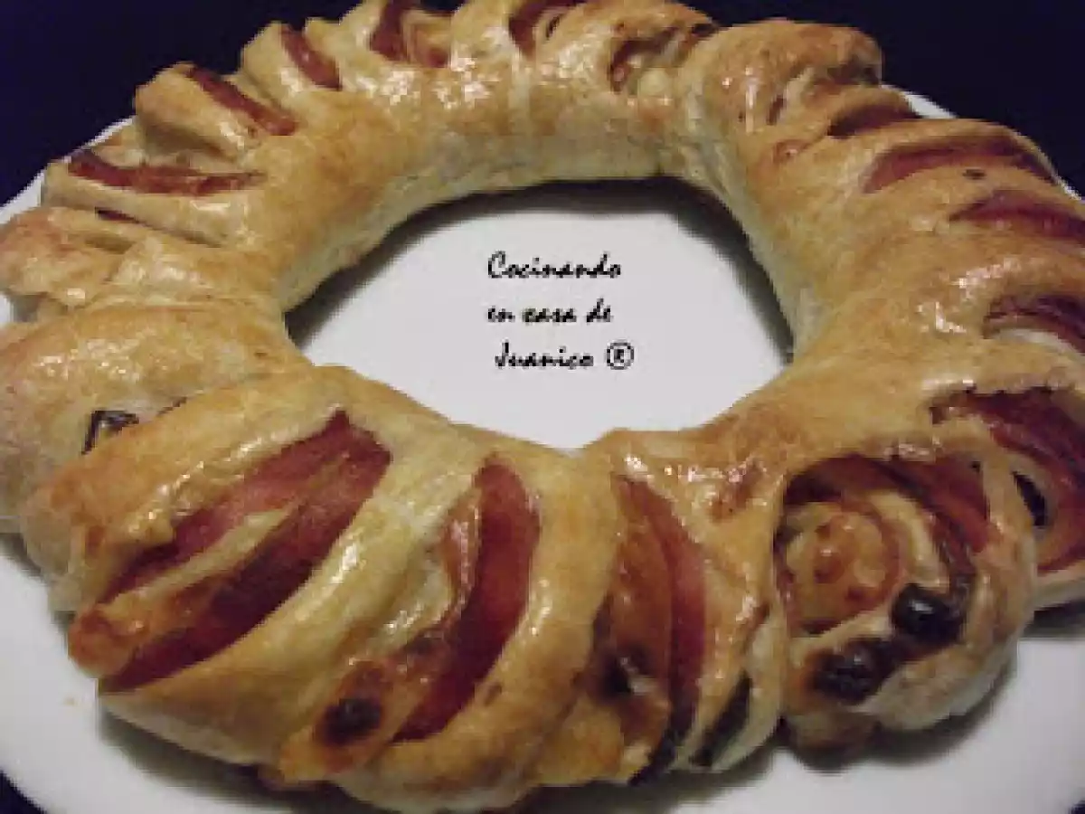 Rosca hojaldrada de jamón y queso - foto 2