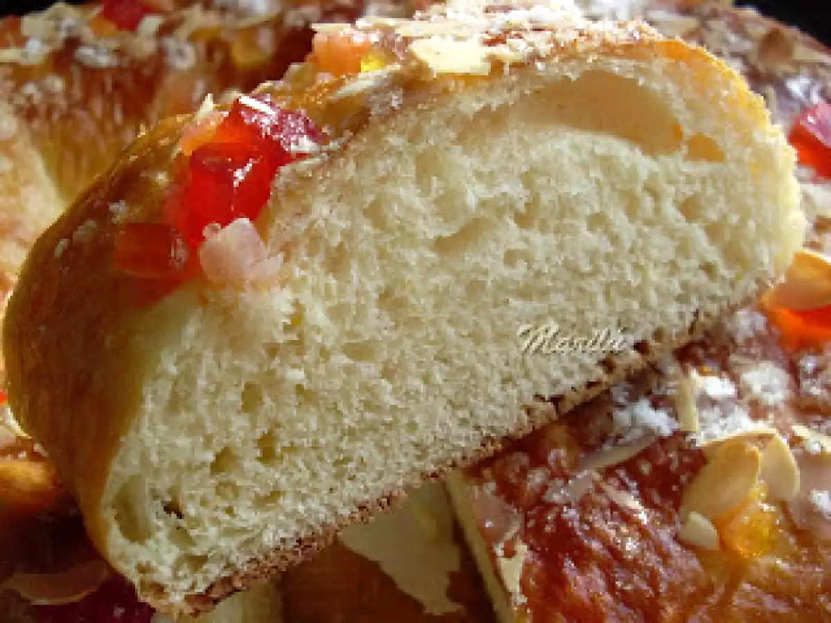 Roscón de reyes con fruta escarchada