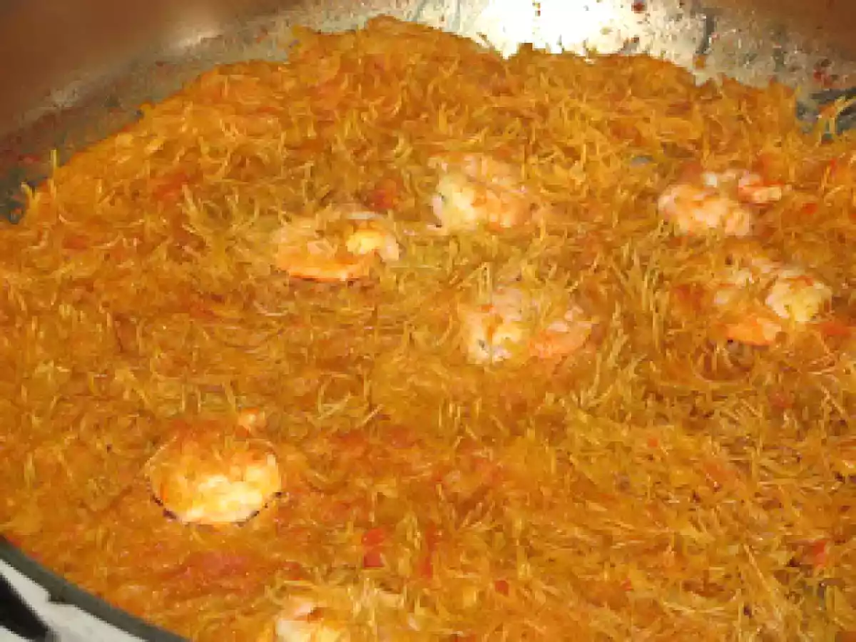 ROSSEJAT DE FIDEOS Y GAMBAS.