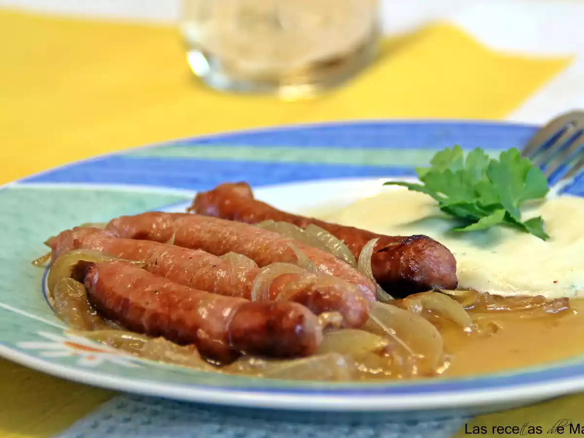 Salchichas al vino blanco
