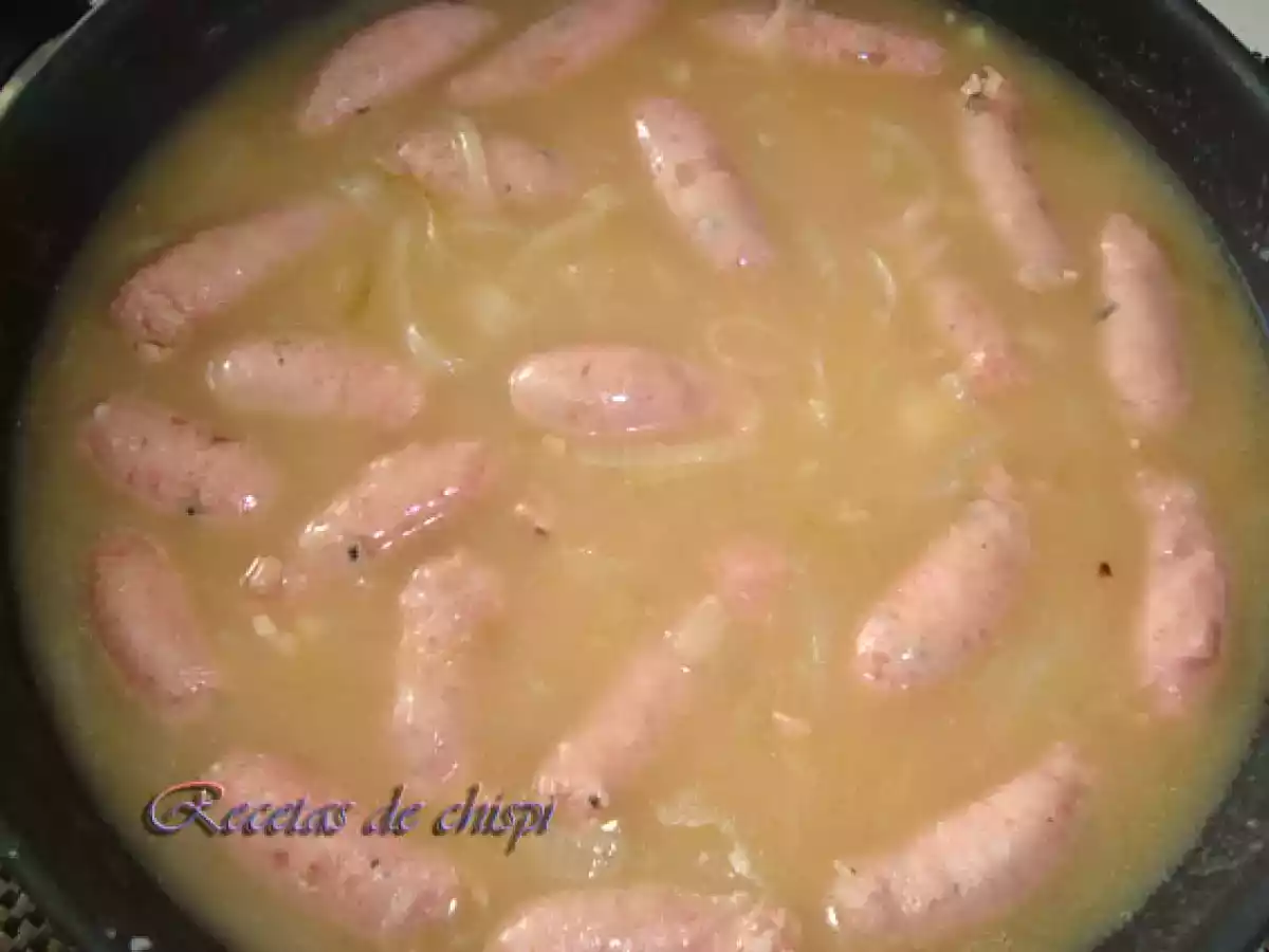 Salchichas al vino blanco de chispi