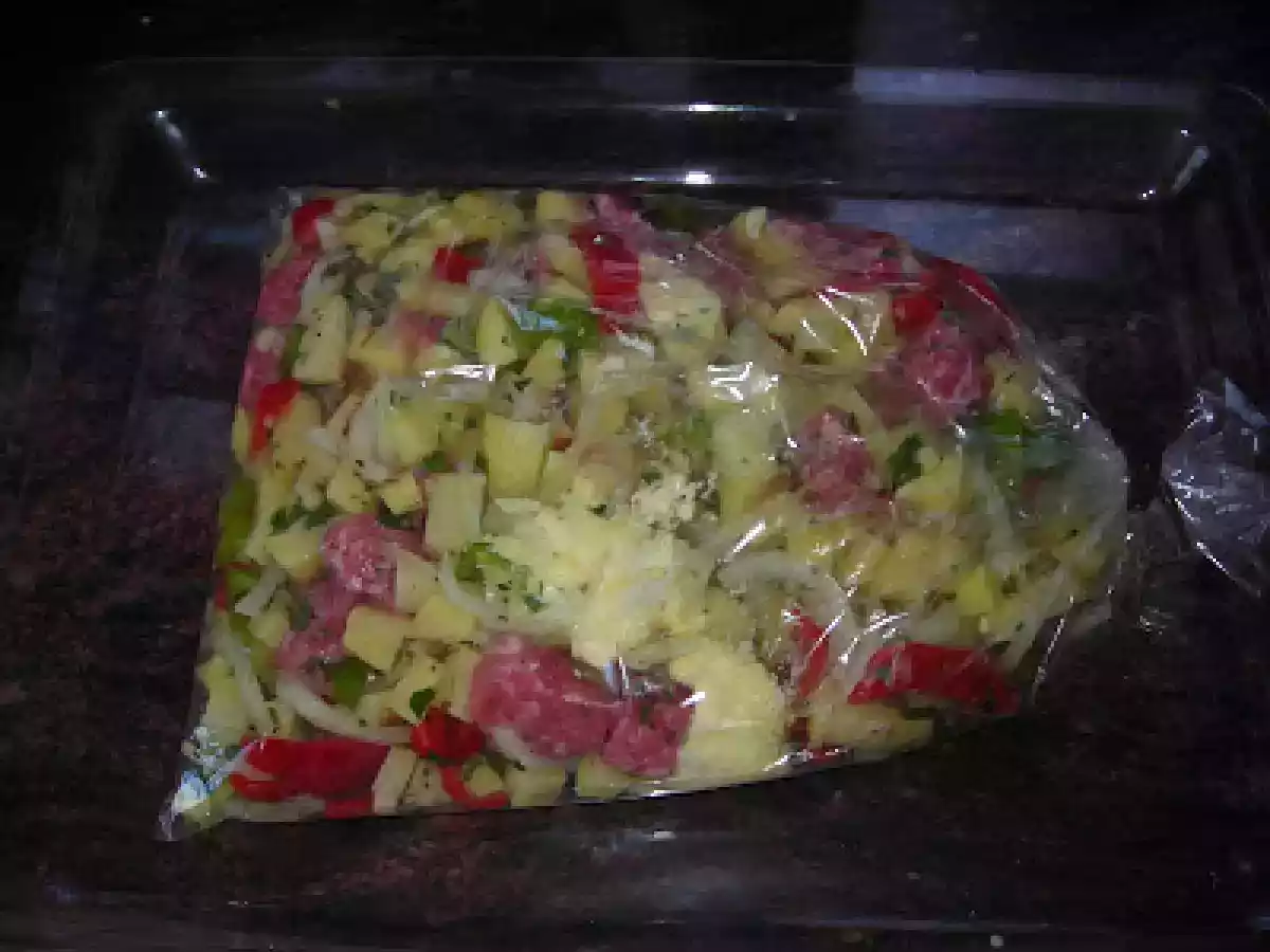 Salchichas bien acompañadas dentro de una bolsa - foto 2