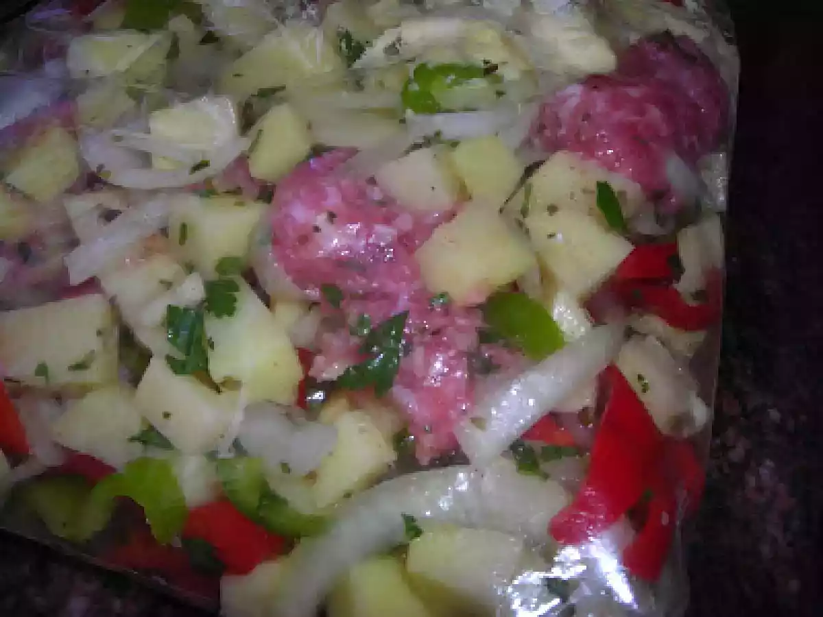 Salchichas bien acompañadas dentro de una bolsa - foto 3