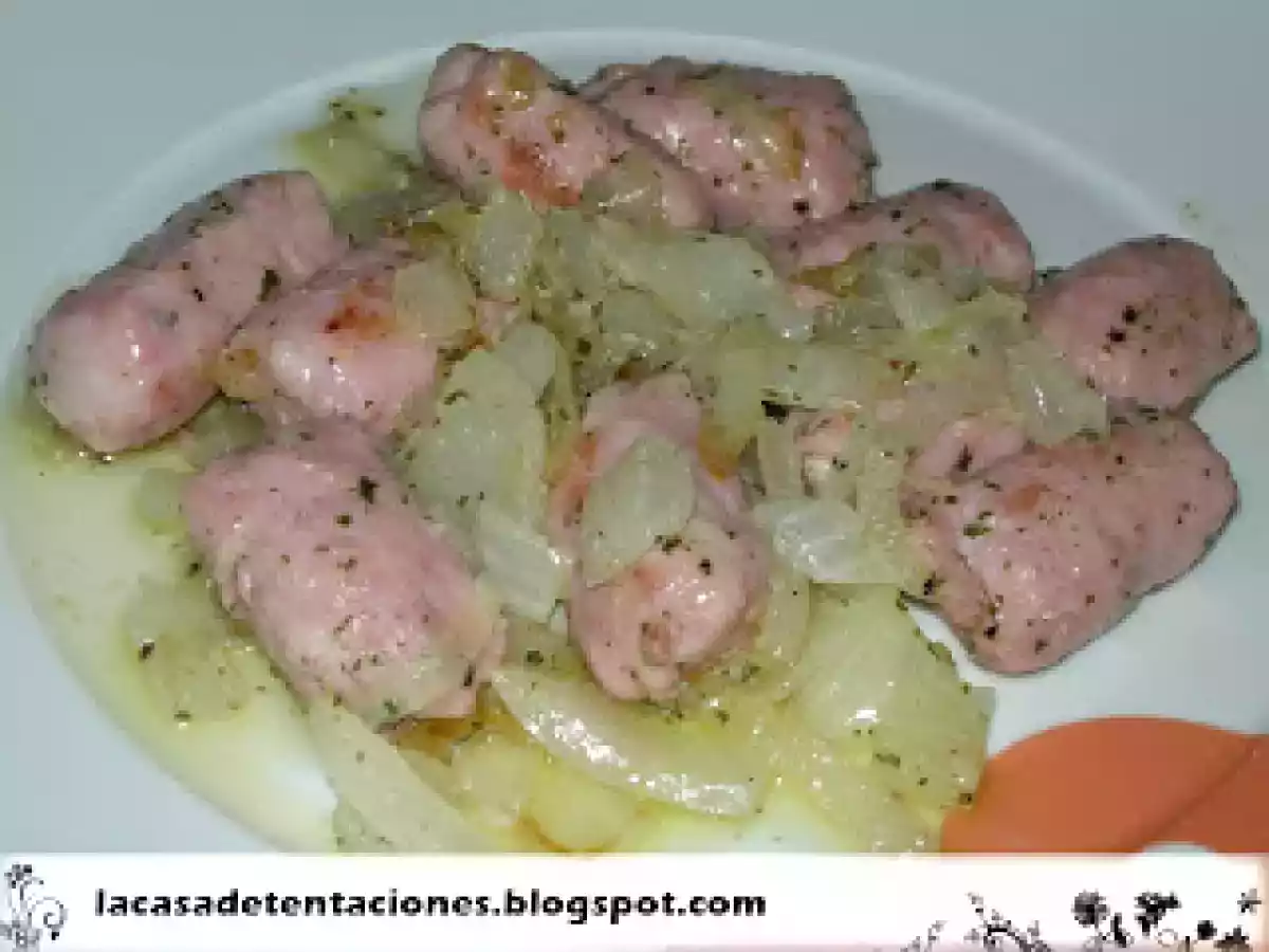 Salchichas con cebolla