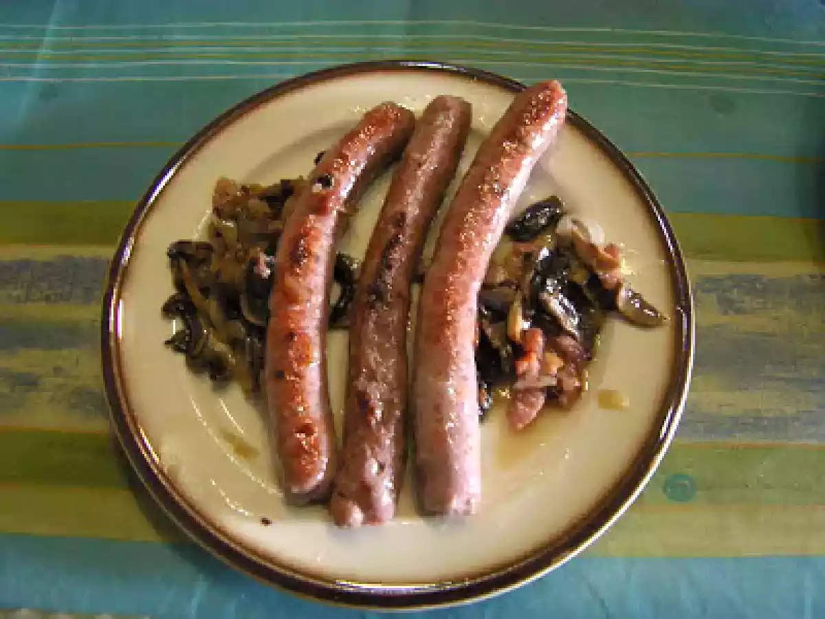 SALCHICHAS CON CHAMPIÑONES