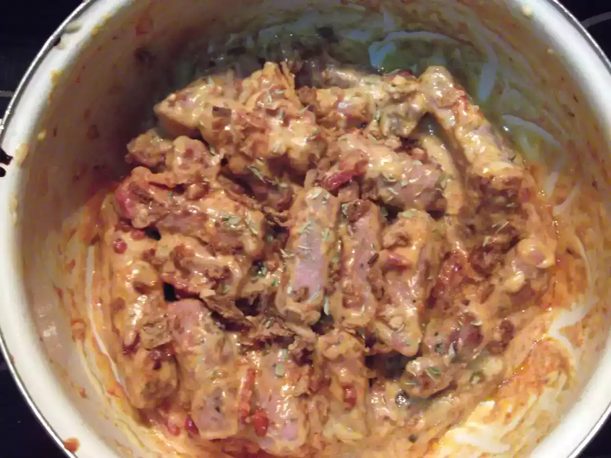 Salchichas con salsa de queso