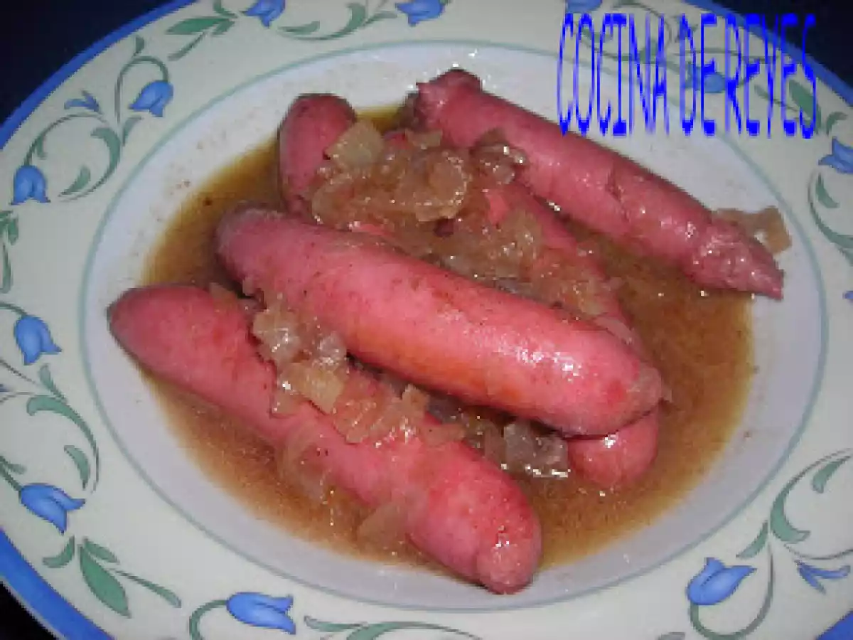 SALCHICHAS DE POLLO CON CEBOLLA