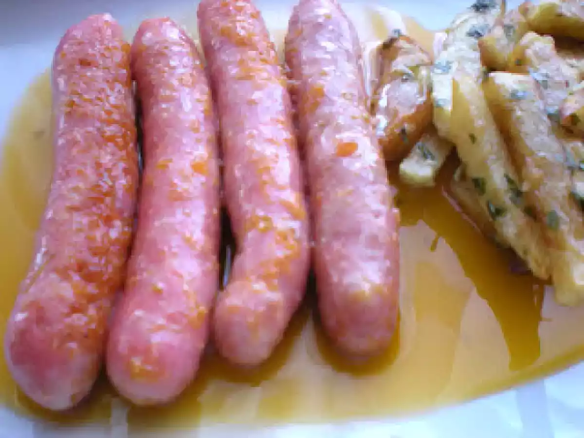 Salchichas de pollo con patatas fritas aliñadas - foto 2