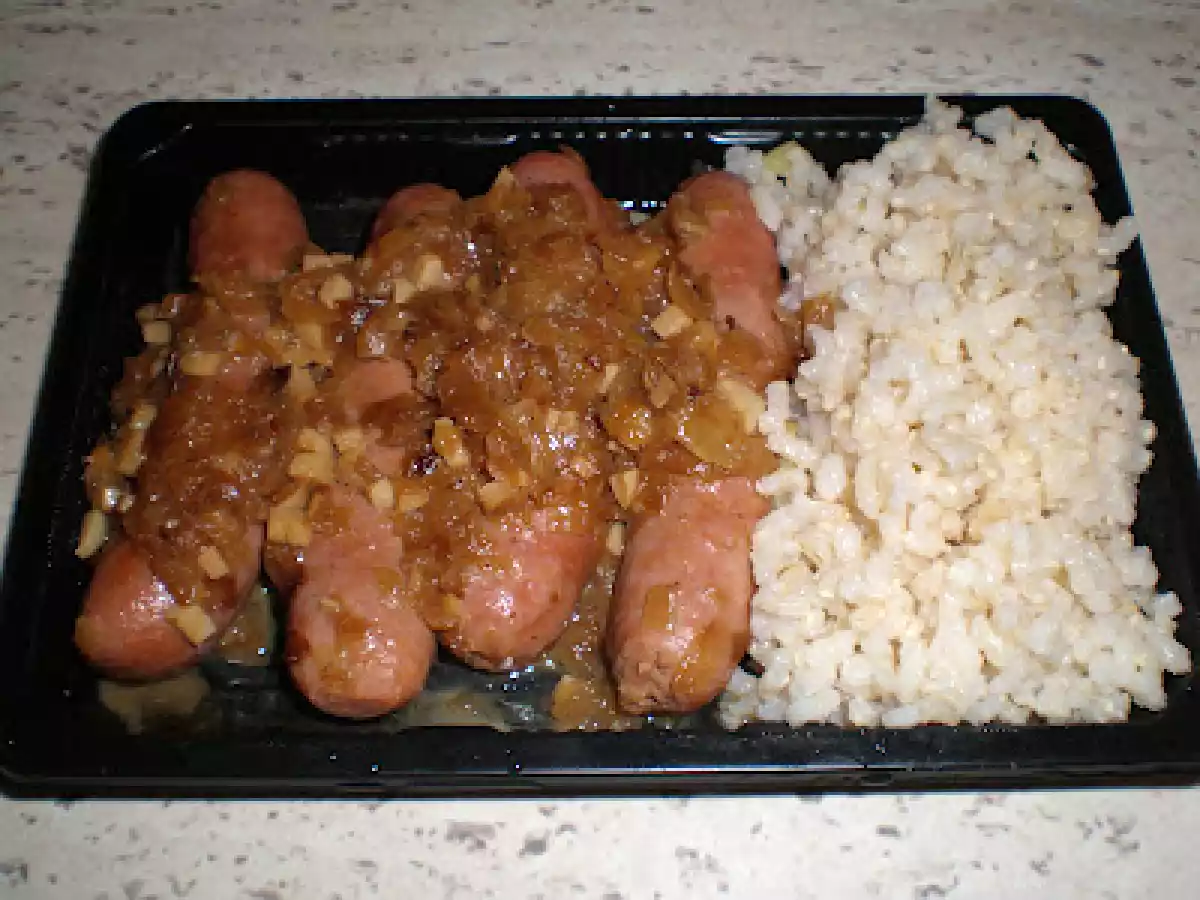 SALCHICHAS EN SALSA DE CEBOLLA