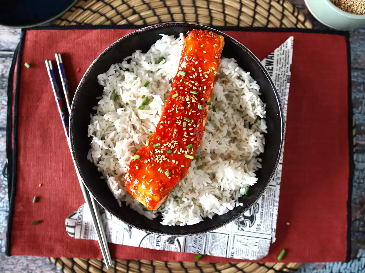 Salmón a la coreana con salsa gochujang, listo en 8 minutos