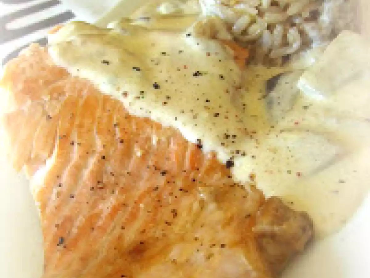 Salmón a la plancha con arroz salteado y salsa de crema de coco - foto 2