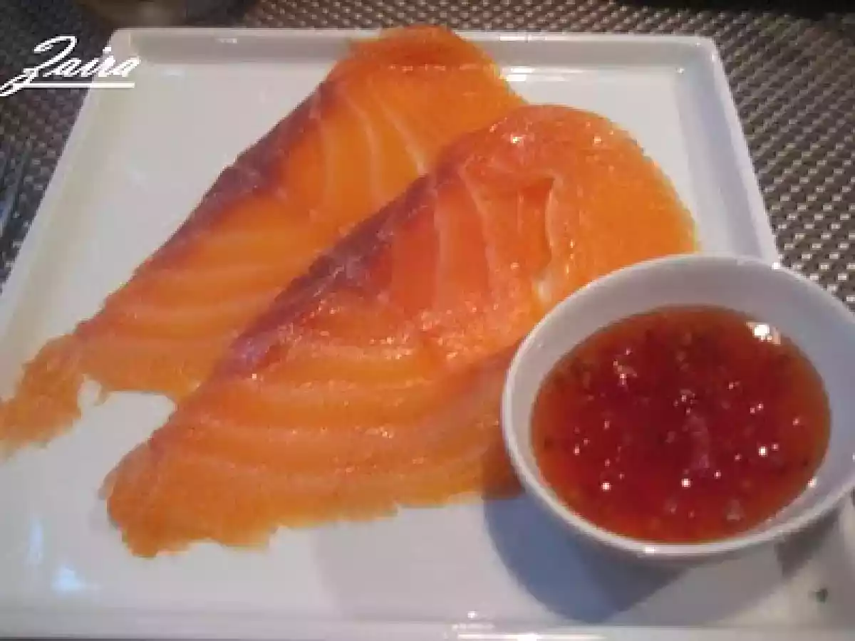 Salmón ahumado con mermelada de tomate