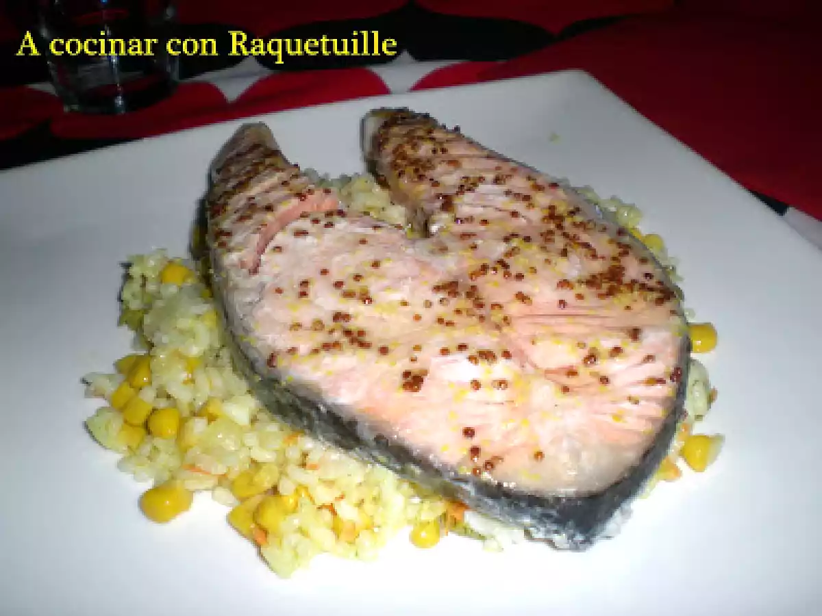 Salmón al horno con arroz salteado