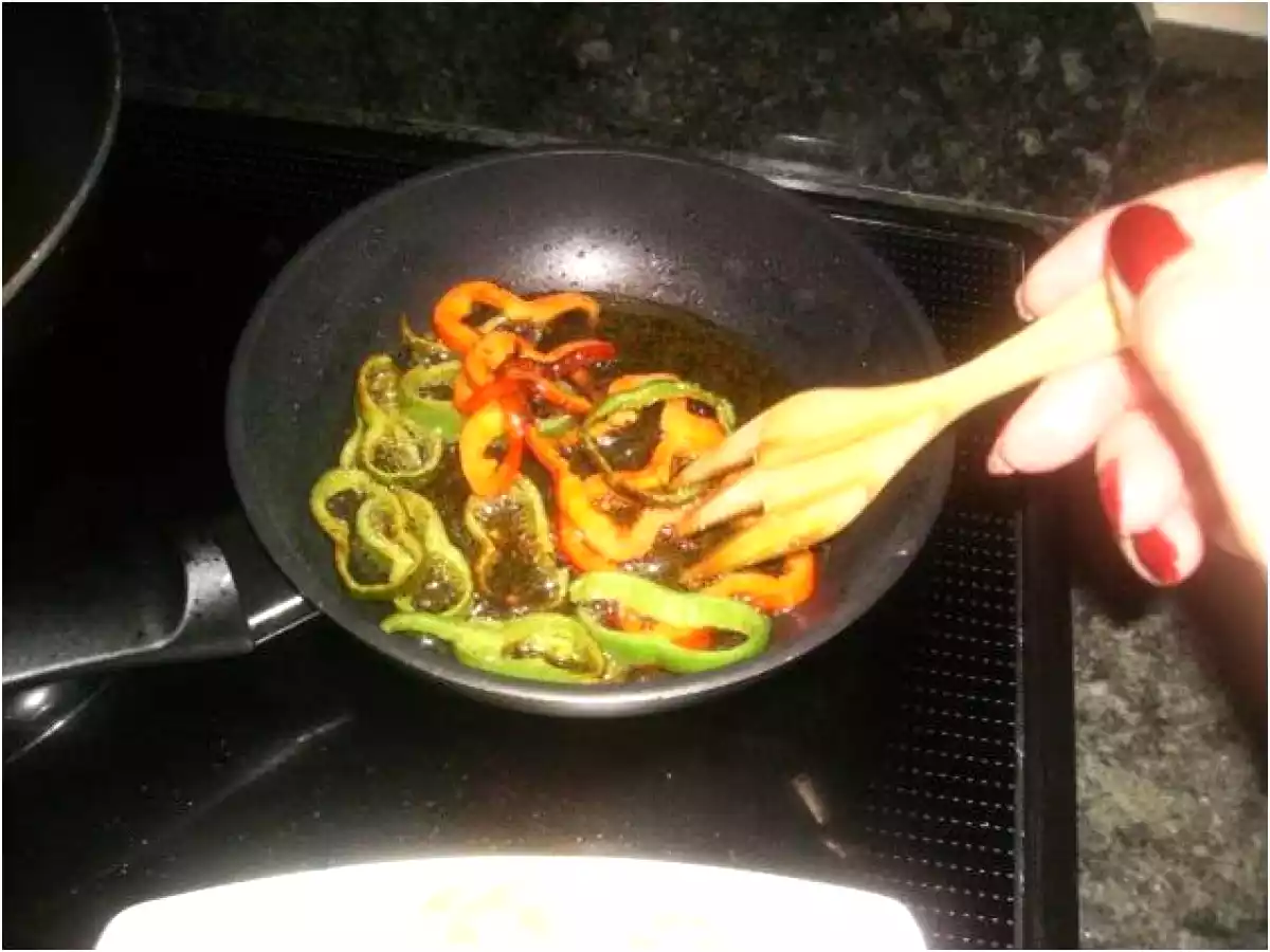 SALMON AL HORNO SOBRE UNA RICA CAMA - foto 3