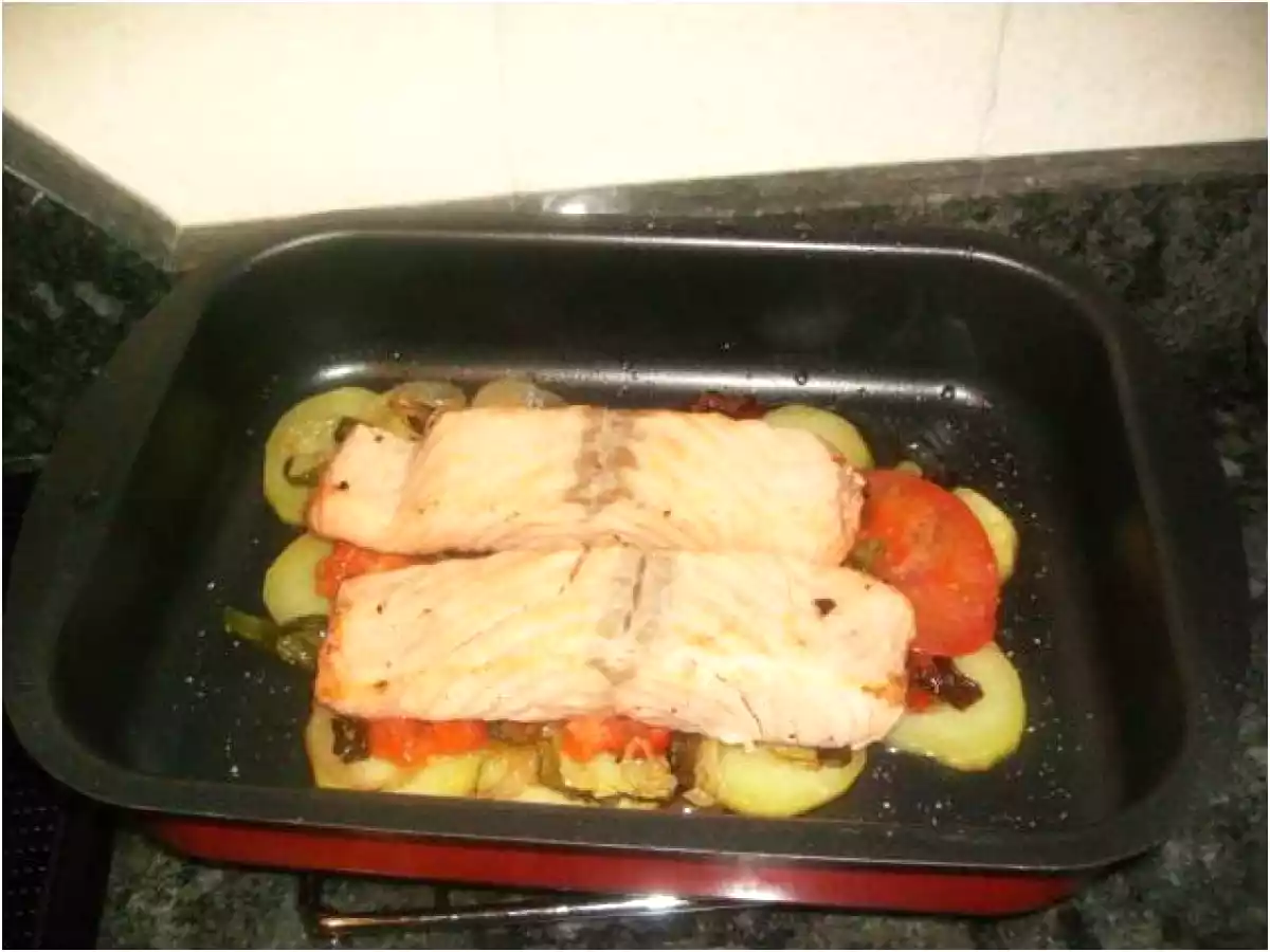 SALMON AL HORNO SOBRE UNA RICA CAMA - foto 6