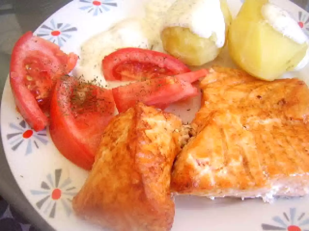 SALMÓN AL LIMÓN CON SALSA DE YOGUR GRIEGO