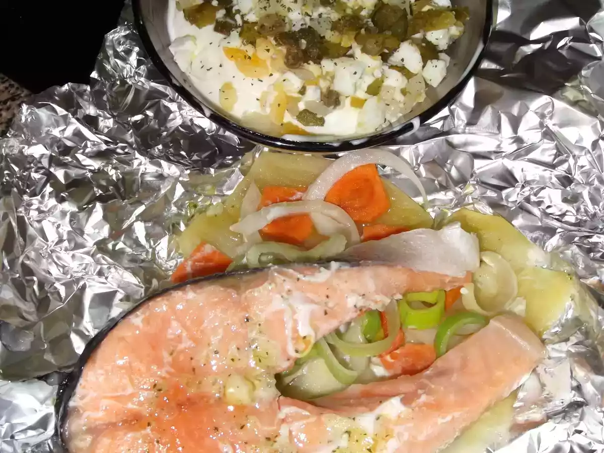 SALMÓN AL PAPILLOTE CON SALSA TÁRTARA