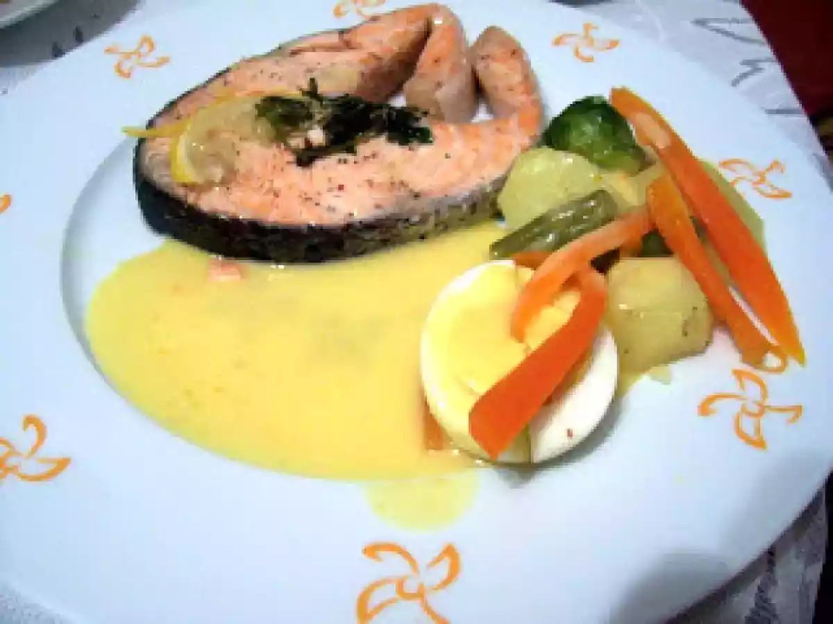 Salmón al vapor con verduras y crema