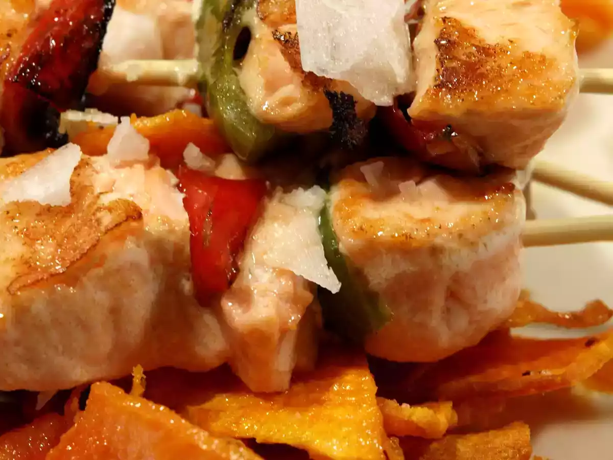 Salmón con chips de boniato