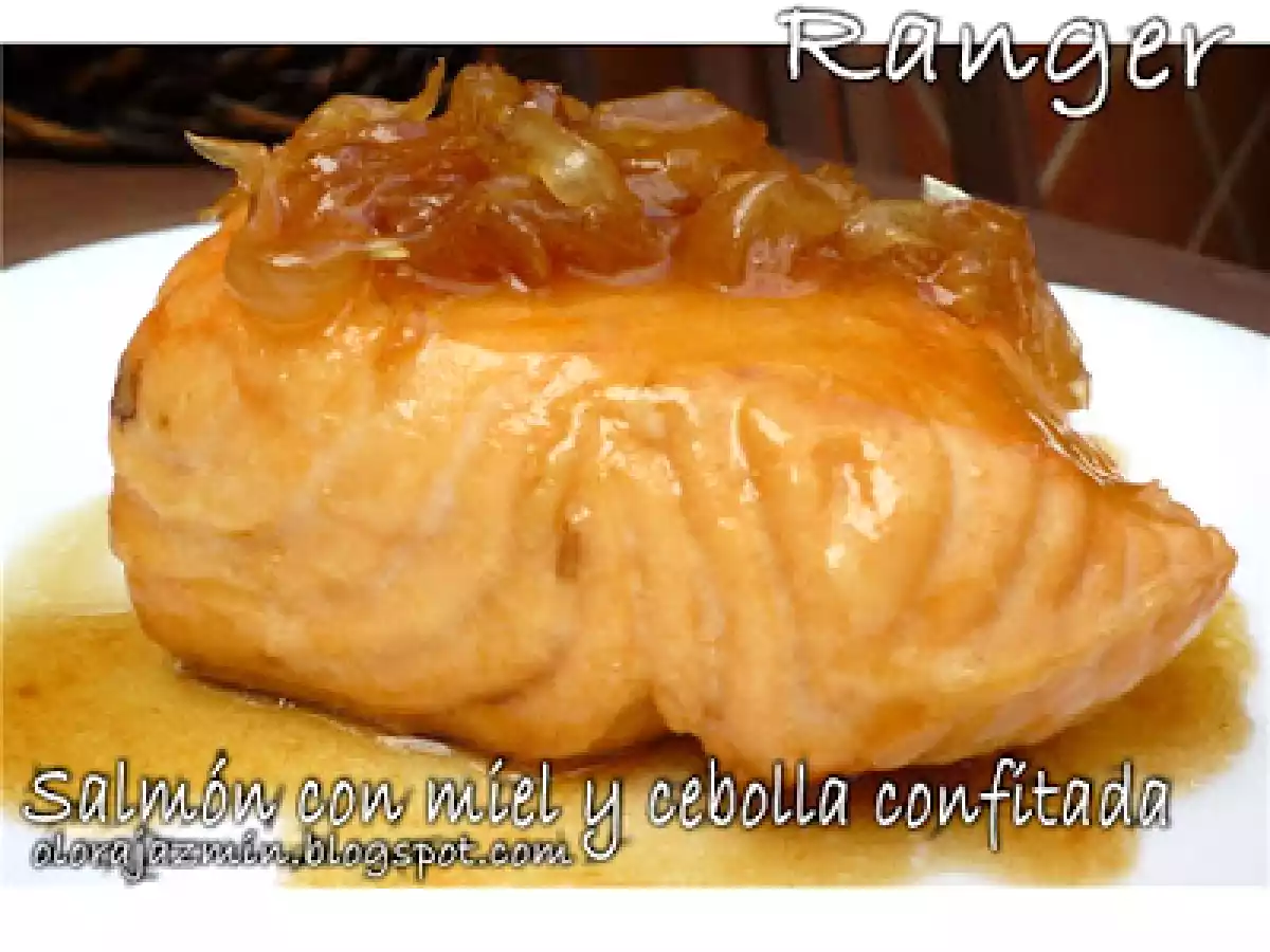 Salmón con miel y cebolla confitada