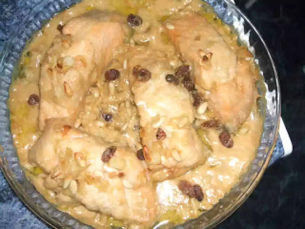 Salmón con pasas y piñones