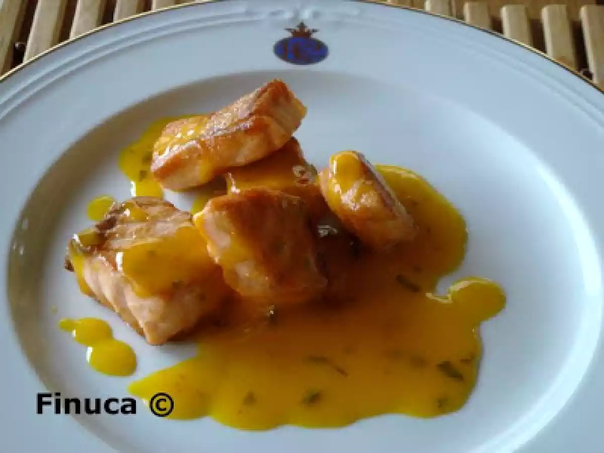 Salmón con salsa de naranja y limón