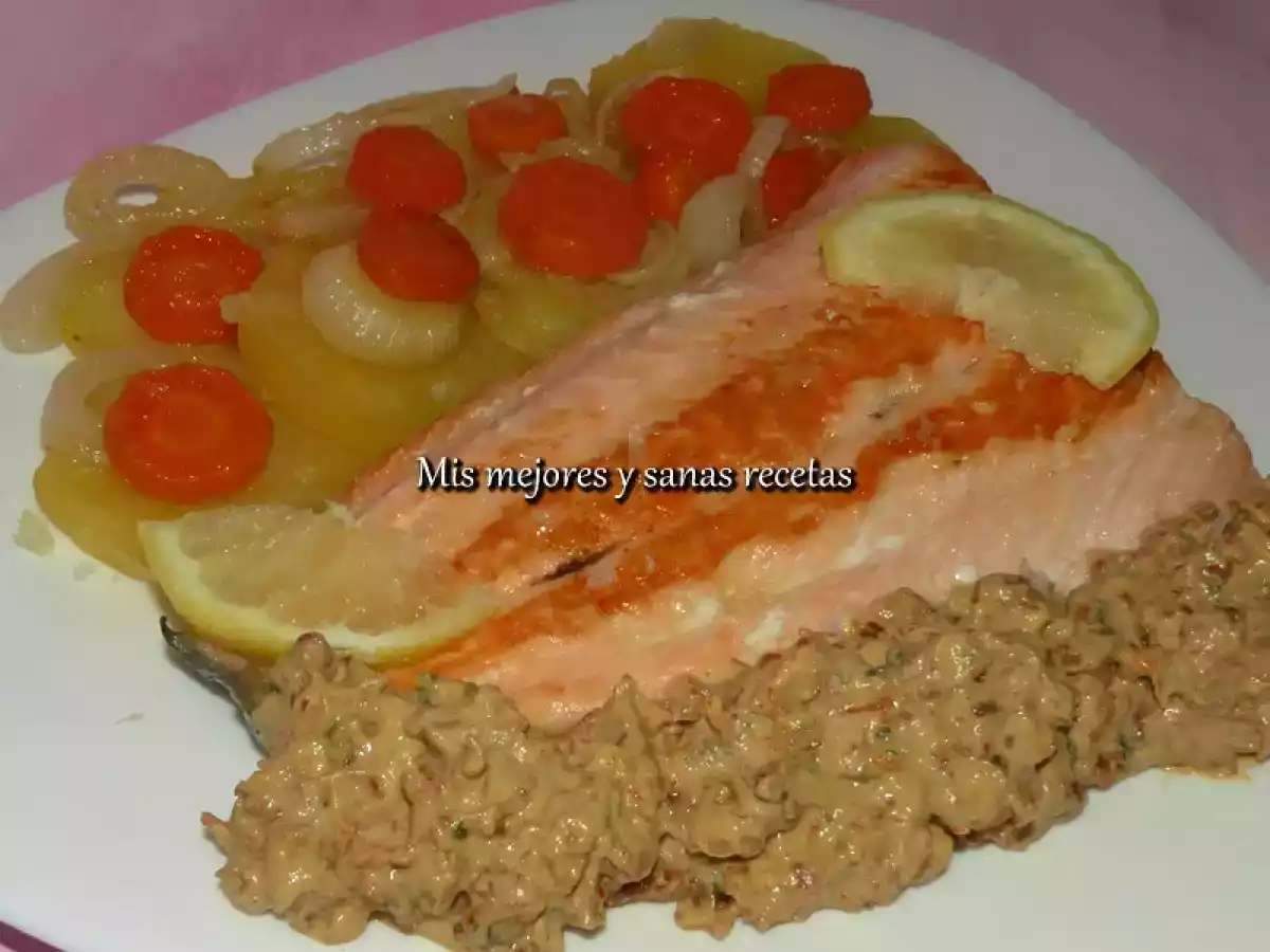 Salmón en salsa de cilantro con cama de verduras. - foto 4