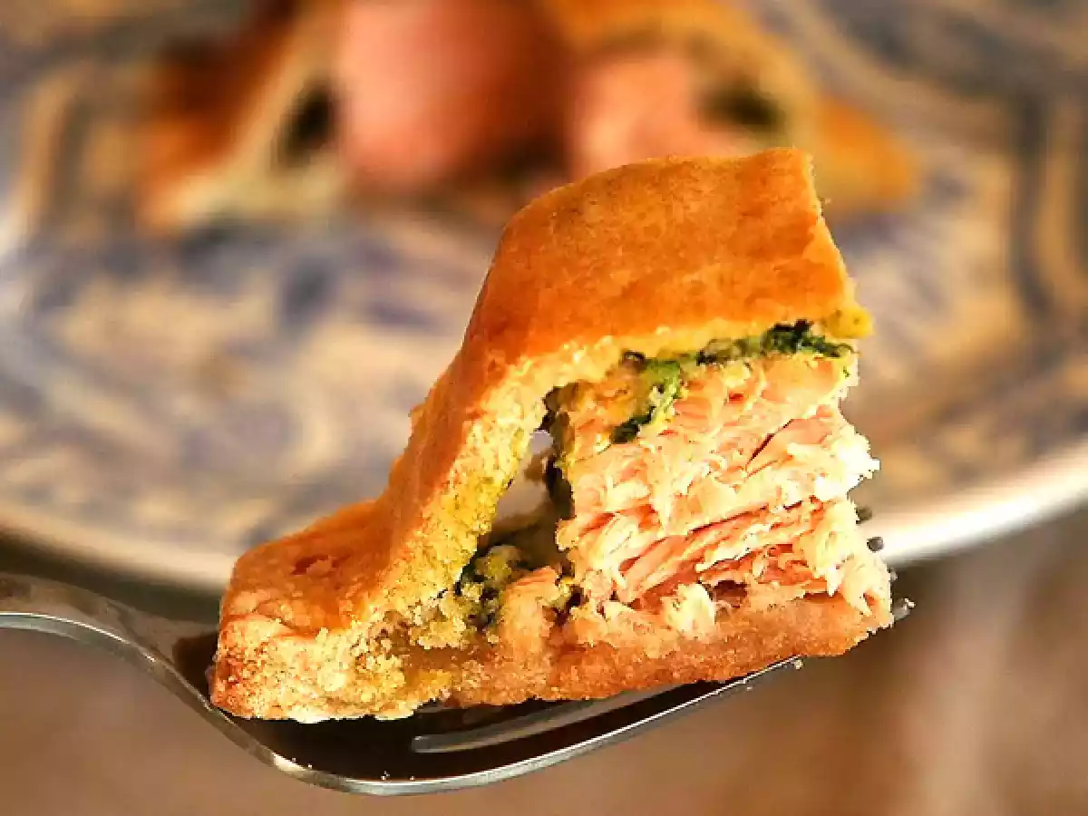 Salmón envuelto en masa quebrada