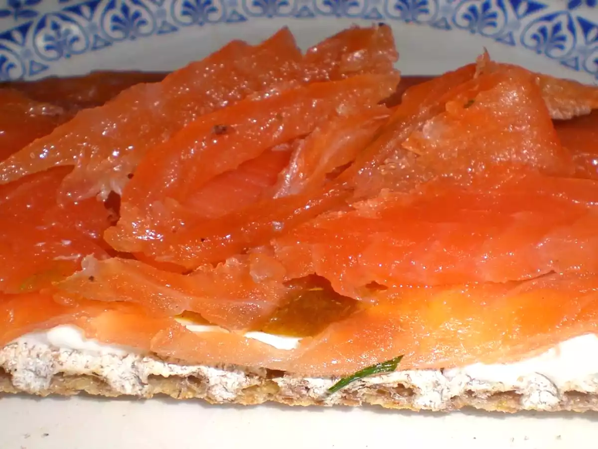 Salmon marinado con ginebra y enebro (Gravlax with Gin)