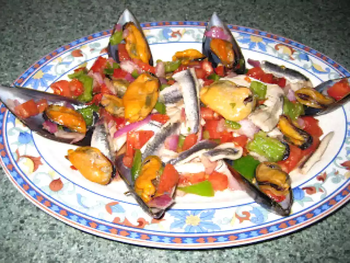 Salpicón de boquerones y mejillones