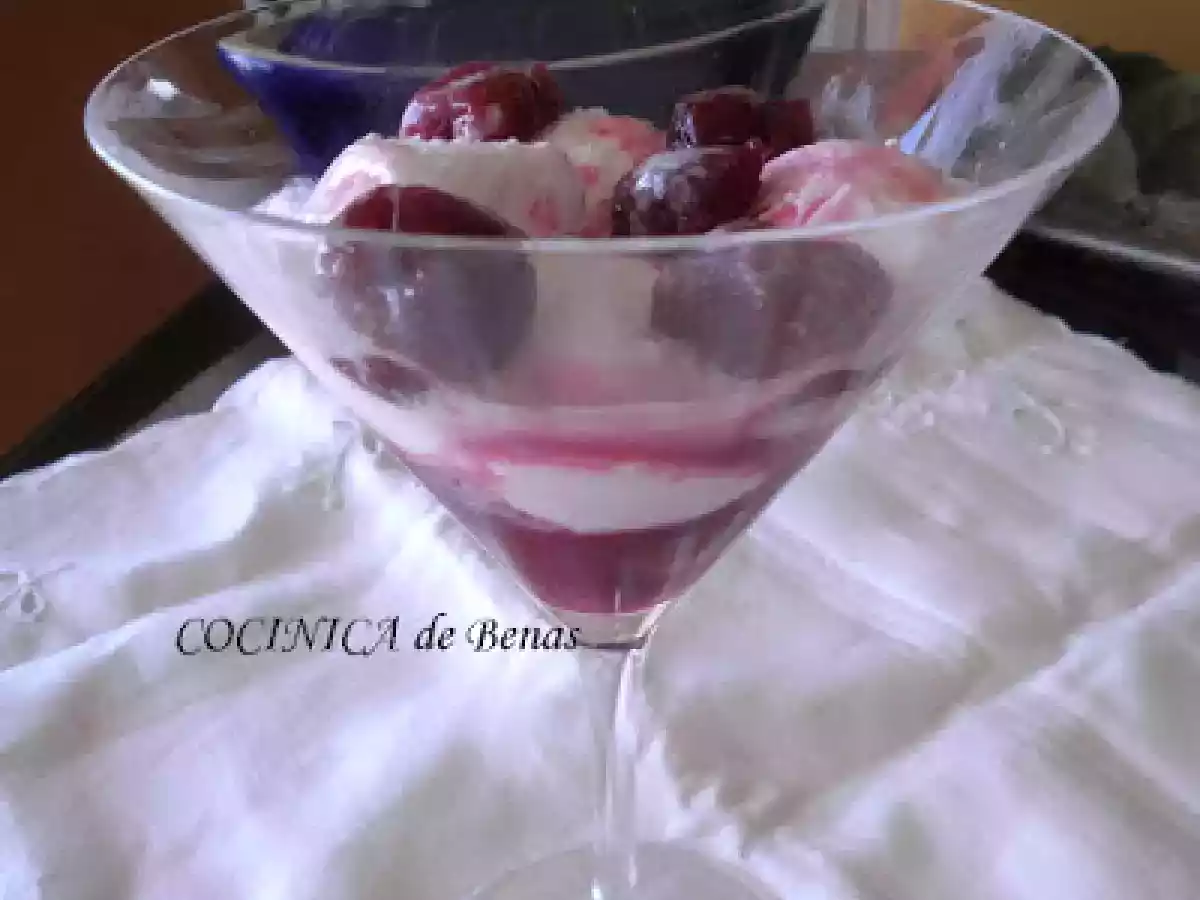 Salsa de cerezas y frambuesas al vino tinto.