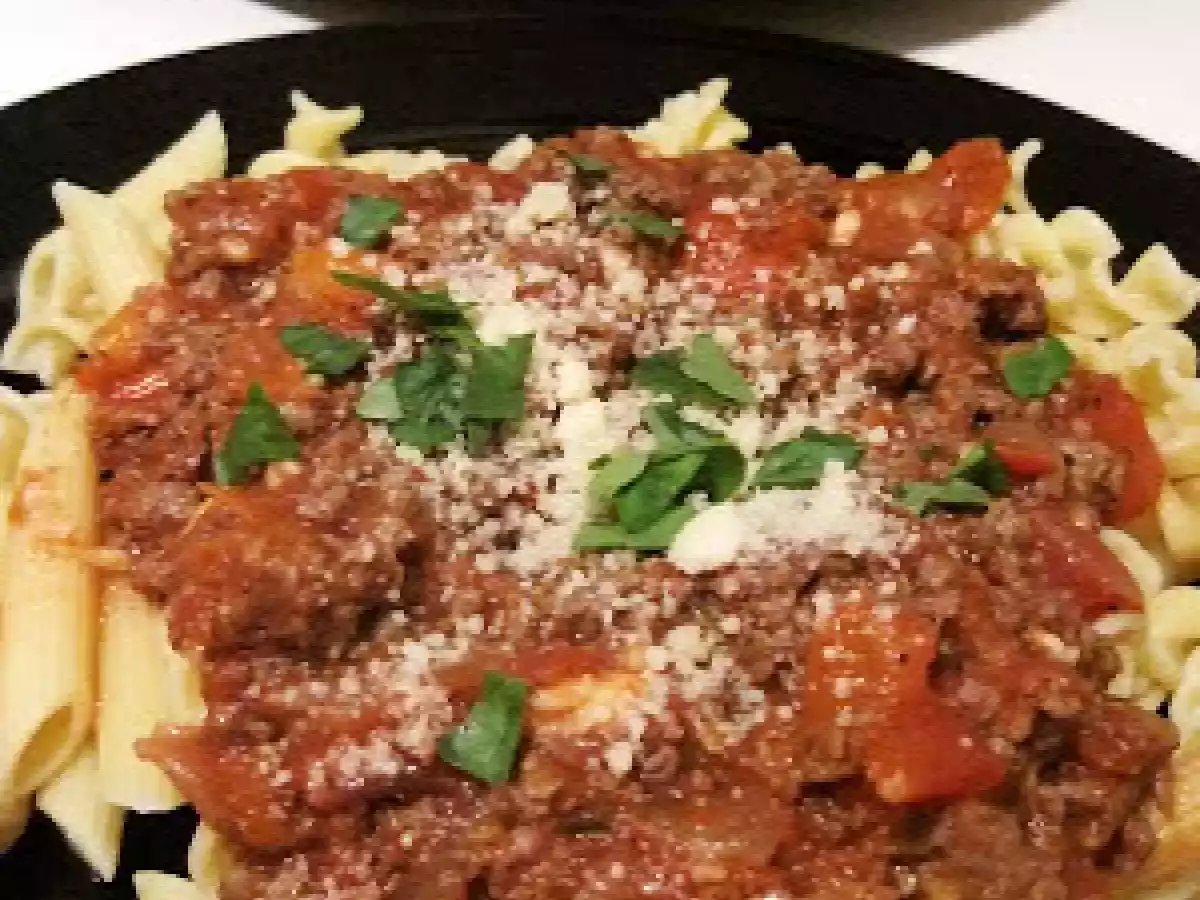 Salsa de tomate ahumada con carne