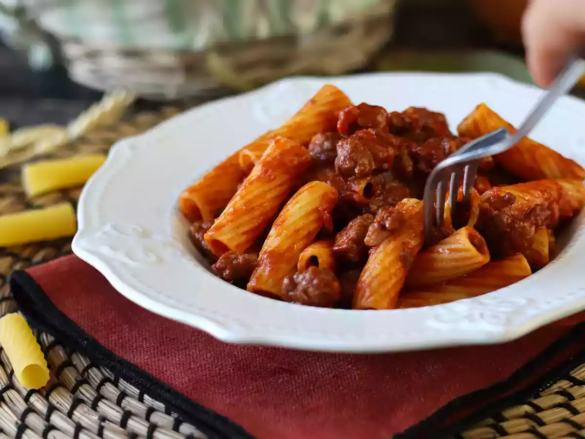 Salsa de tomate y salchicha fresca: sabrosa y fácil de preparar - foto 4