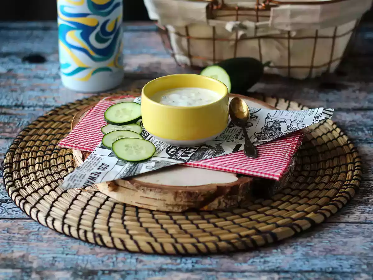 Salsa de yogur griego, pepino y cebolla - foto 3