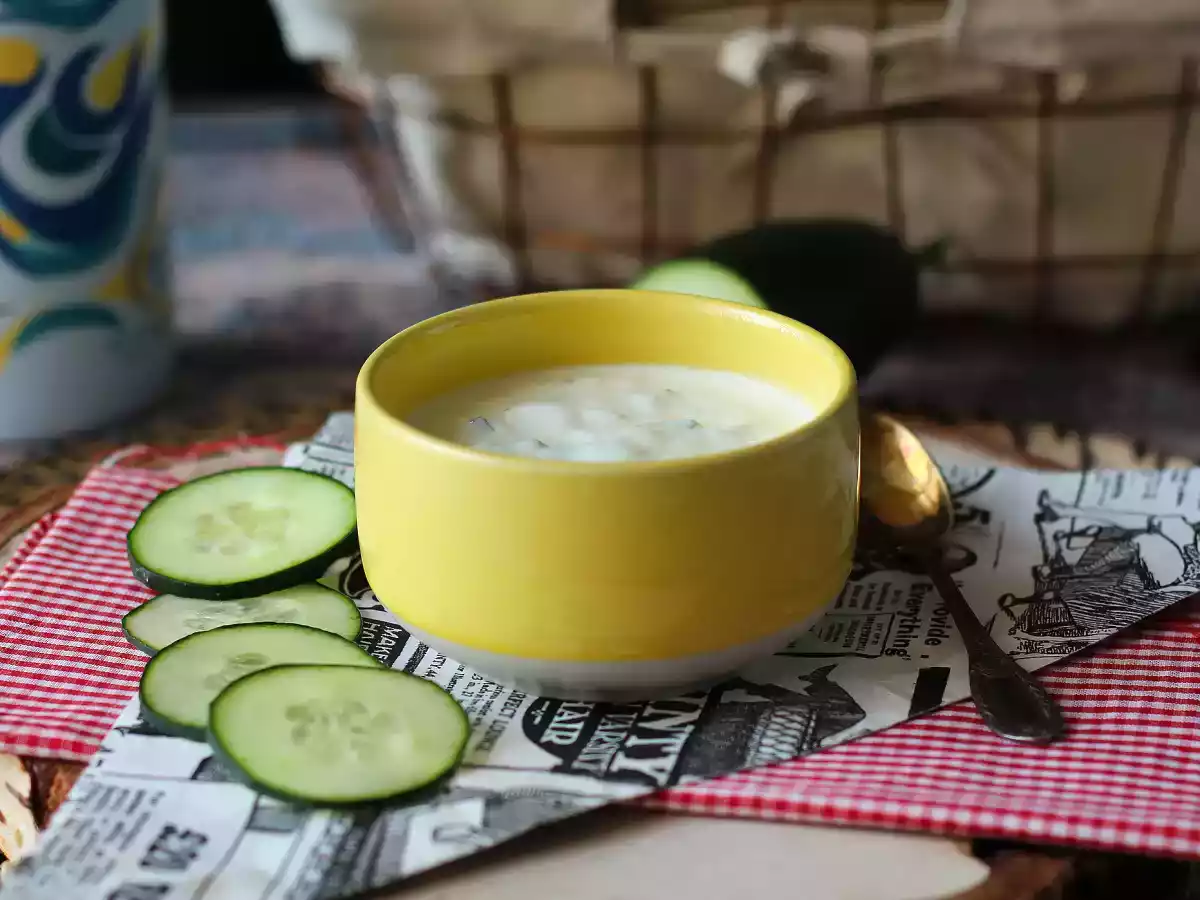 Salsa de yogur griego, pepino y cebolla - foto 4
