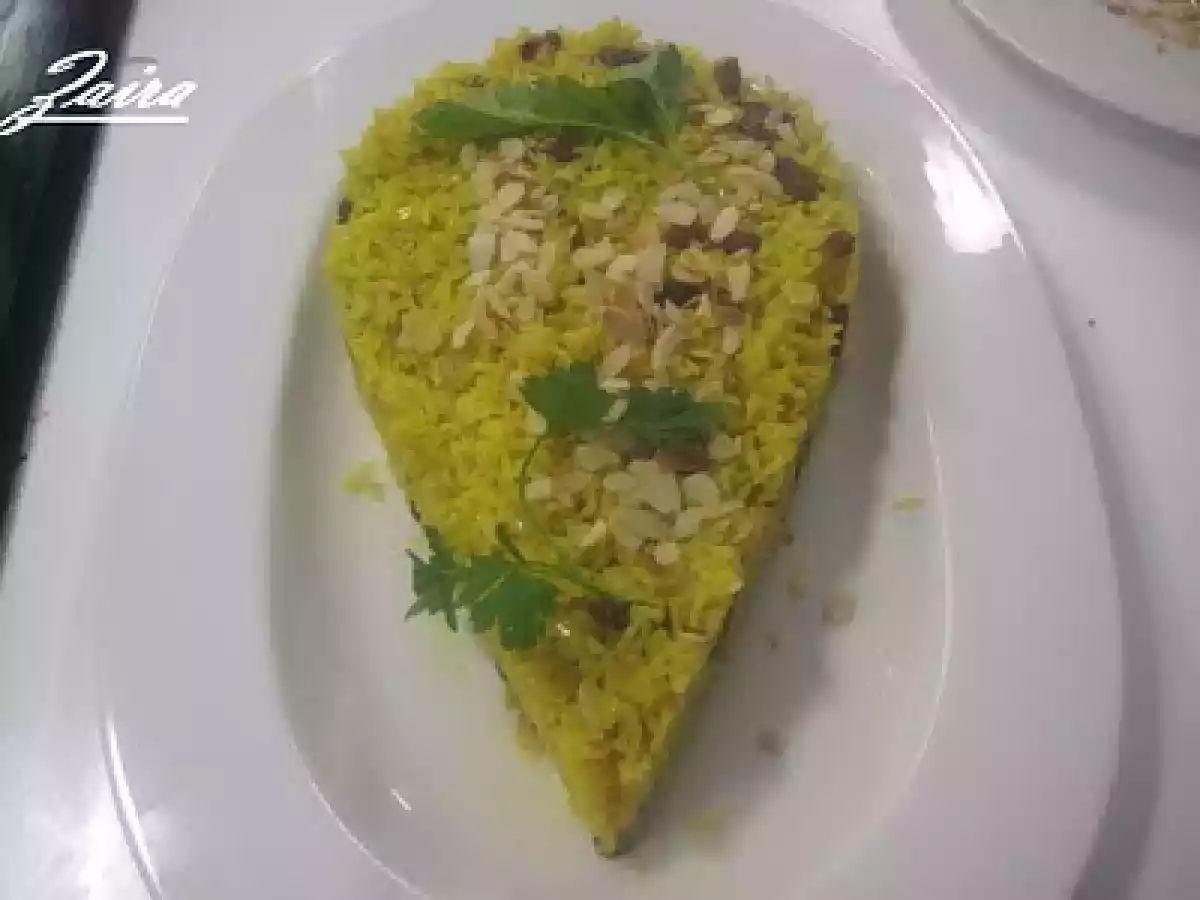 Salteado de arroz al curry con frutos secos