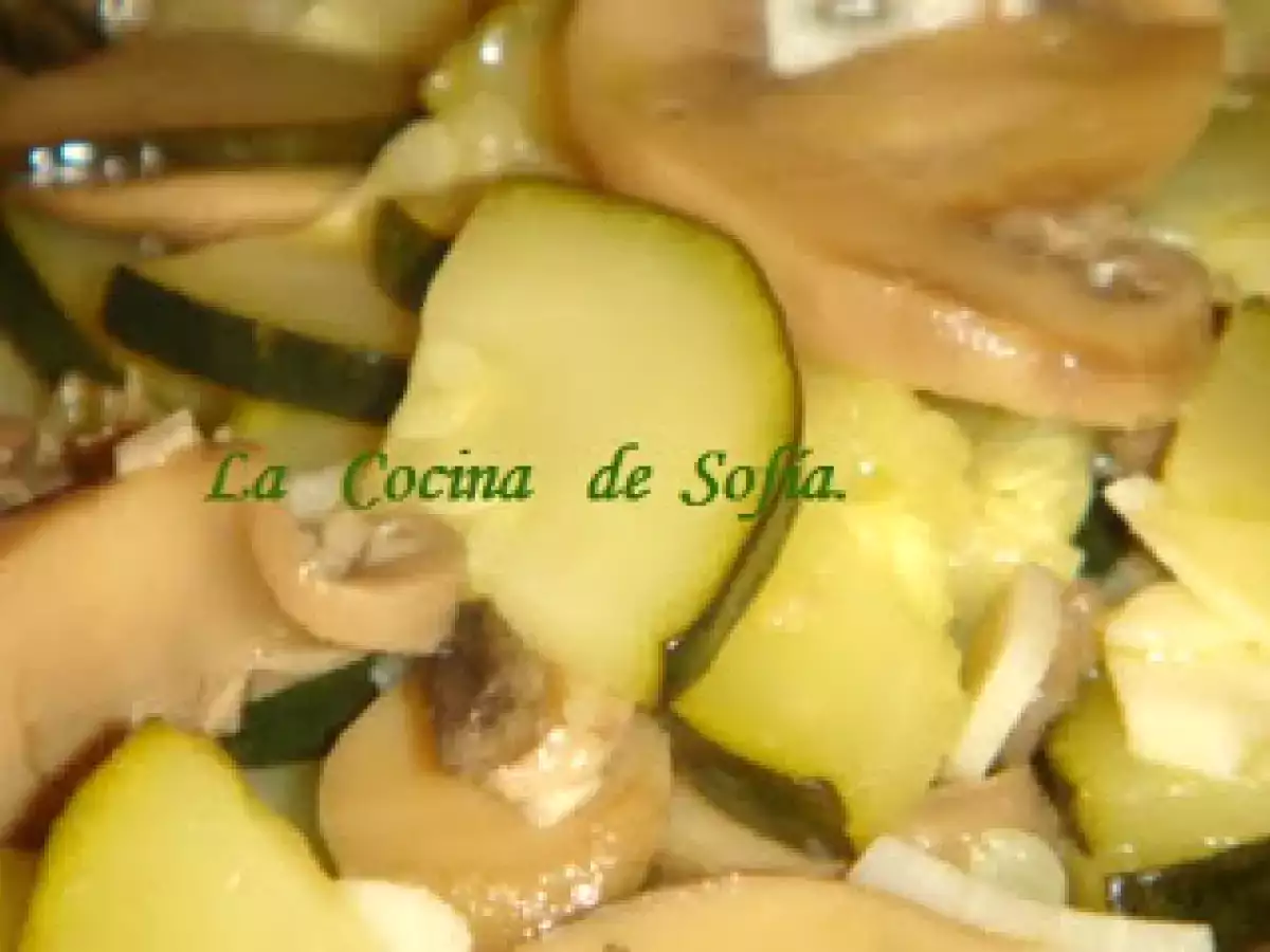 Salteado de Calabacin y Champiñones. - foto 2