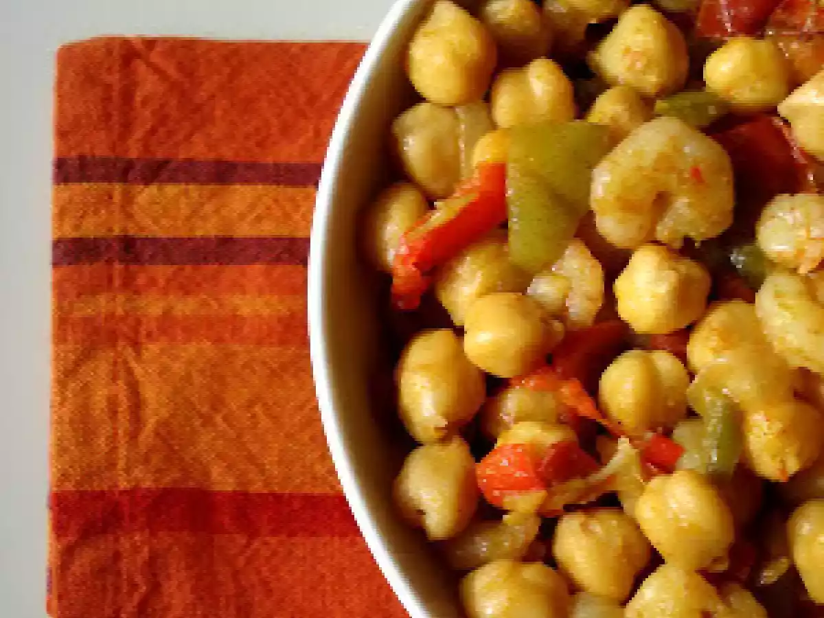 SALTEADO DE GARBANZOS CON VERDURAS Y GAMBAS