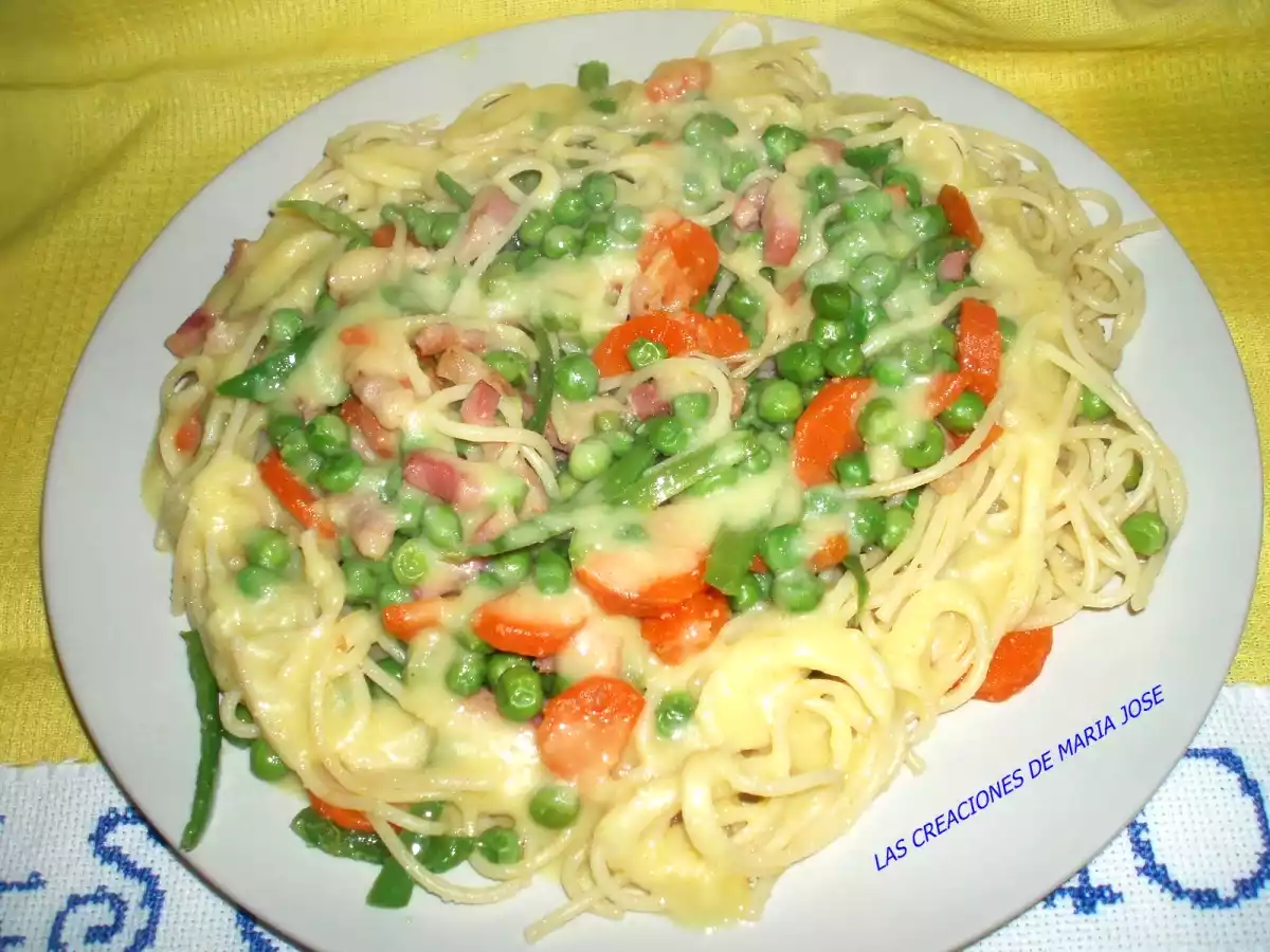 SALTEADO DE GUISANTES CON ESPAGUETIS Y SALSA DE CURRY